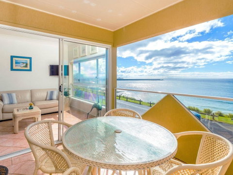 Avalon 1 - Overlooking Beautiful Convent Beach - Whitsundays Accommodation 0