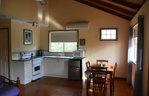 Avoca Cottages VICTORIA - Whitsundays Accommodation 3
