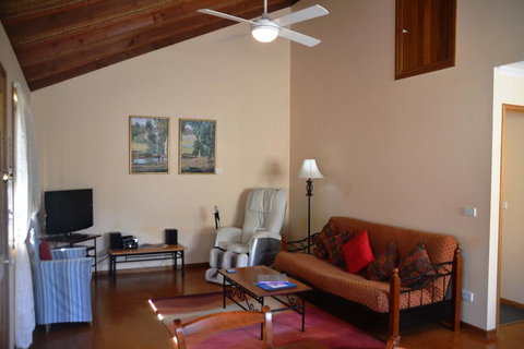 Avoca Cottages VICTORIA - Whitsundays Accommodation 1