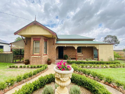 Avoca House - Circa 1900 Gorgeous Federation Home - Whitsundays Accommodation 0