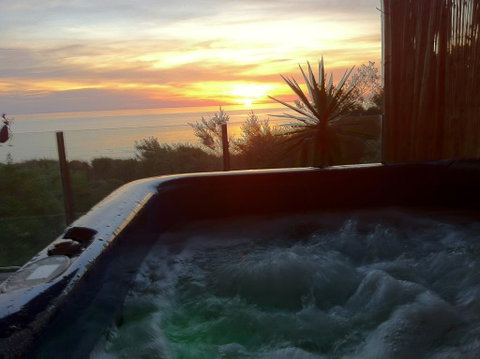 Award Winning Beach Front Retreat - Whitsundays Accommodation 0
