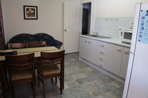 Ayrline Motel - Whitsundays Accommodation 1