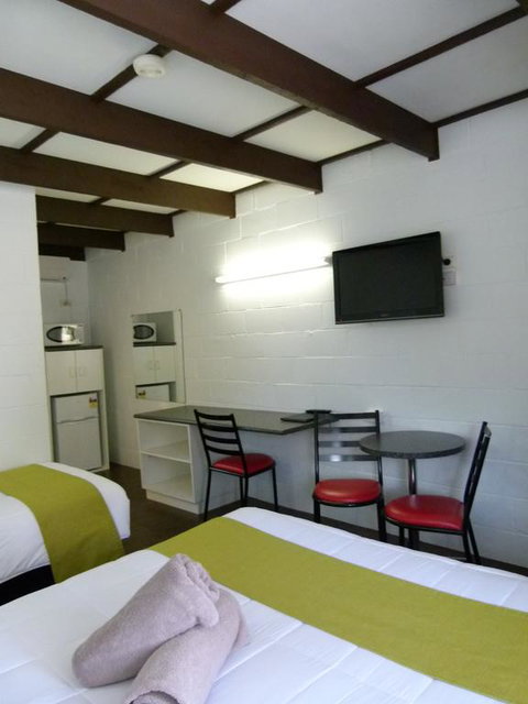 Azalea Motel - Whitsundays Accommodation 3