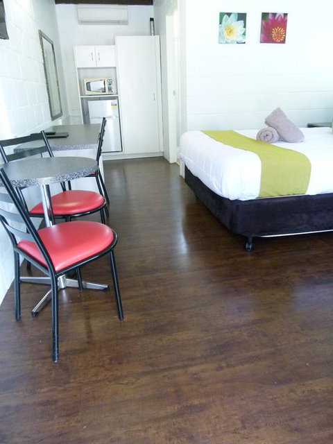 Azalea Motel - Whitsundays Accommodation 0