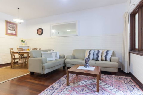 B2 Broadway Abode Close To Swan River, UWA & Hospitals - Whitsundays Accommodation 0