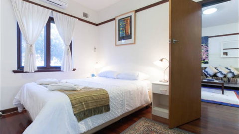 B4 Apartment Close To City, UWA, Nedlands & Swan River - Whitsundays Accommodation 1