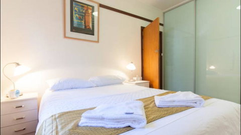 B4 Apartment Close To City, UWA, Nedlands & Swan River - Whitsundays Accommodation 0