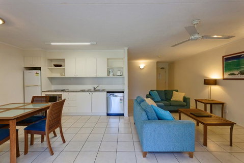 Baden 74 - Rainbow Shores, Top Floor, Air Conditioned Unit, Walk To Beach - Whitsundays Accommodation 3