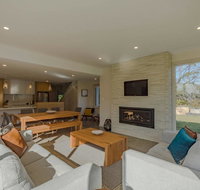 Baileys Beach House - Whitsundays Accommodation