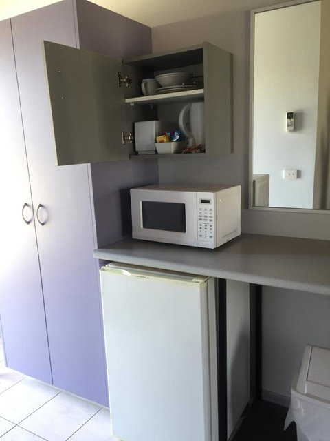 Bakery Park Motor Inn - Whitsundays Accommodation 2