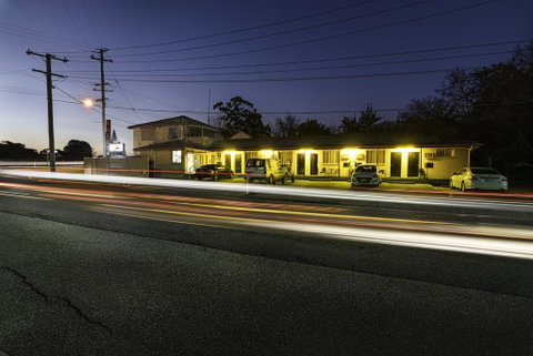Bald Hills Motel - Whitsundays Accommodation 1