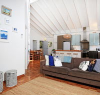 Balena  Culburra - Pet Friendly - 1 Min Walk to Beach - Whitsundays Accommodation