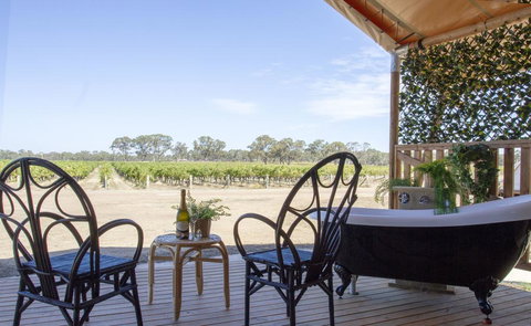 Balgownie Estate Winery Retreat & Restaurant - Whitsundays Accommodation 1