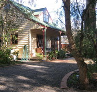 Ballarat cottages incorporating yarrowee cottage and Admirals cottage - Whitsundays Accommodation