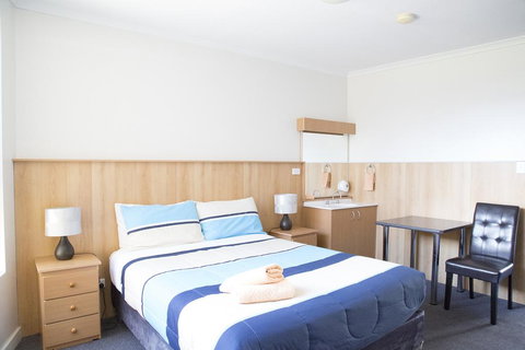Bamboo Motor Inn - Whitsundays Accommodation 1