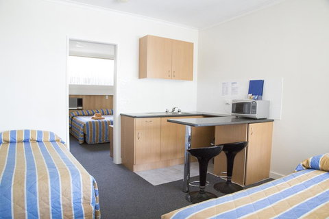 Bamboo Motor Inn - Whitsundays Accommodation 0