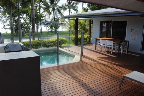 Banfields Retreat - Whitsundays Accommodation 0