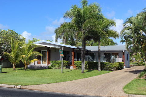 Banfields Retreat - Whitsundays Accommodation 2