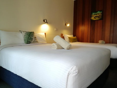 Banjo Paterson Motor Inn - Whitsundays Accommodation 2