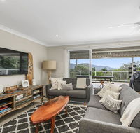 Barefoot Top Floor 32 Skyline Crescent Crescent Head - Whitsundays Accommodation