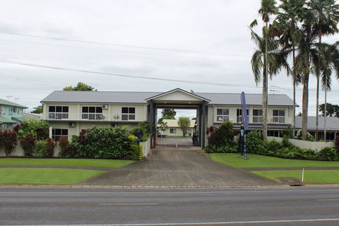 Barrier Reef Motel Innisfail - Whitsundays Accommodation 1
