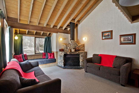 Battys - Whitsundays Accommodation 0