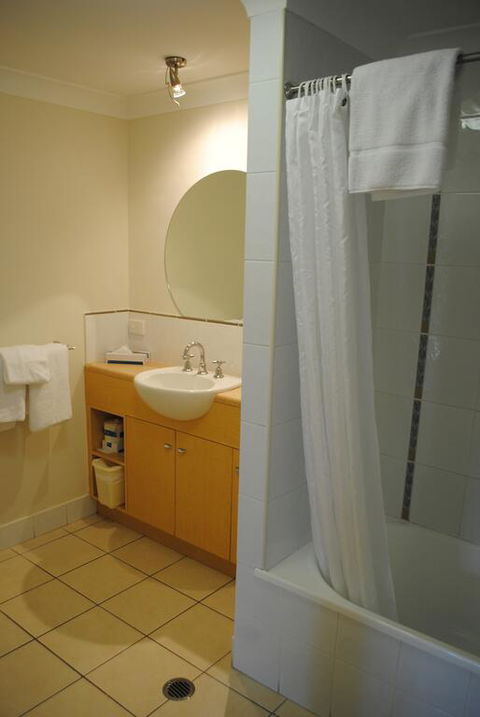 Bay Village Tropical Retreat & Apartments - Whitsundays Accommodation 3