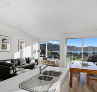 BAY VUE - top floor apartment amazing views - Whitsundays Accommodation