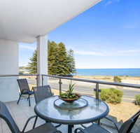 Bayline Beachfront Apartment no 4 - Whitsundays Accommodation