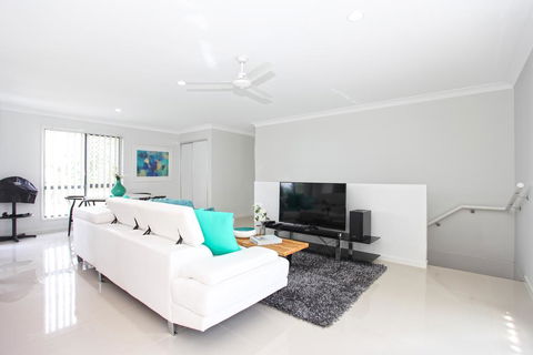 Beach Breeze Holiday House - Whitsundays Accommodation 2