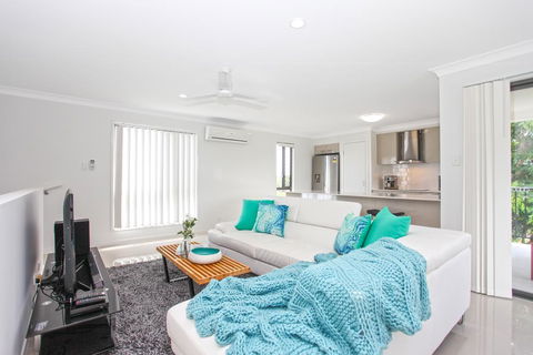 Beach Breeze Holiday House - Whitsundays Accommodation 1