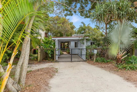 BEACH RETREAT - Whitsundays Accommodation 2