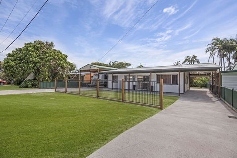 Beach Shack On Towners - Whitsundays Accommodation 0