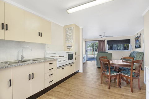 Beach Shack On Towners - Whitsundays Accommodation 2