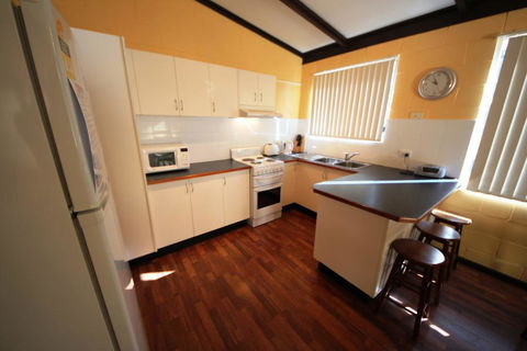 Beach Unit 5 At Hat Head - Whitsundays Accommodation 2