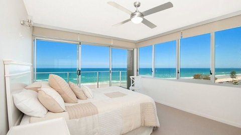 Beachfront Apt Main Beach - Whitsundays Accommodation 2