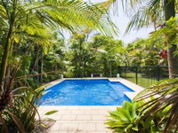 Beachfront Pool House - Absolute beachfront