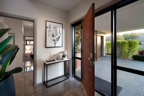 Retreat Lake Daylesford - Free Wifi - Whitsundays Accommodation 1