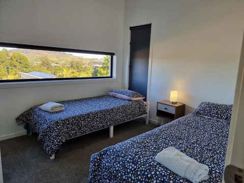 RESIDENTIAL 4 BEDROOM House - Whitsundays Accommodation 3