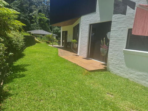 RESIDENTIAL 4 BEDROOM House - Whitsundays Accommodation 2