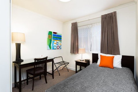 Redcliffe Motor Inn - Whitsundays Accommodation 1