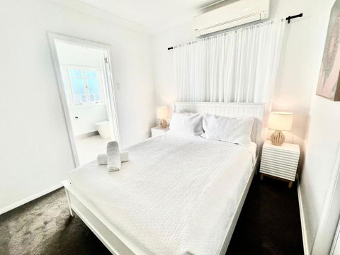 Renovated Queenslander - Upstairs 2km To Stadium - Whitsundays Accommodation 2