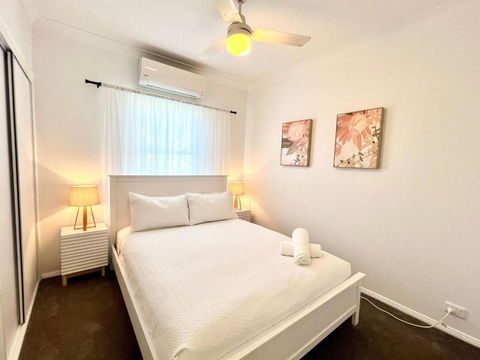 Renovated Queenslander - Upstairs 2km To Stadium - Whitsundays Accommodation 3