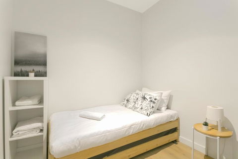 REST COLLECTION One Bedroom Apartment With Study - Whitsundays Accommodation 3