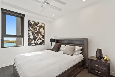 Riverfront 2-Bed With Pool, Sauna, Gym & Views - Whitsundays Accommodation 2