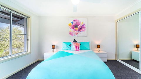 RED Rock - Townhouse In Town - Whitsundays Accommodation 3