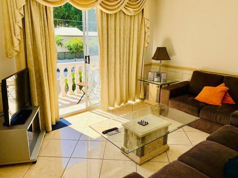 Redcliffe Villa - Whitsundays Accommodation 3