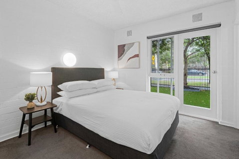 Refined 1-Bed Apartment With Garden Access - Whitsundays Accommodation 3