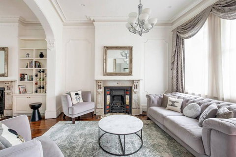 Refined Paddington Corner Terrace With Parking - Whitsundays Accommodation 1