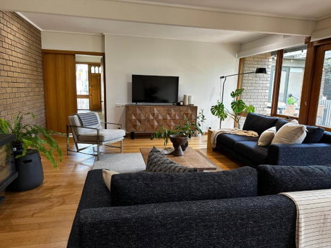 Relaxed And Stylish -self Check In, Secure Parking - Whitsundays Accommodation 0
